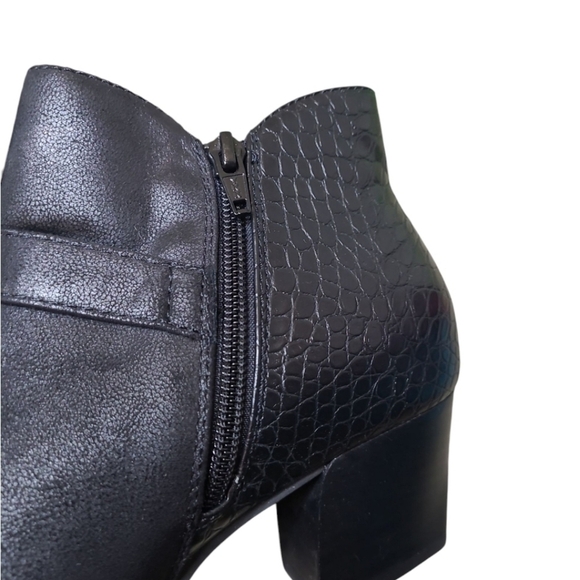 Baretraps Lexis Block Heel Bootie Black Size 7 1/2 Medium - Picture 10 of 15